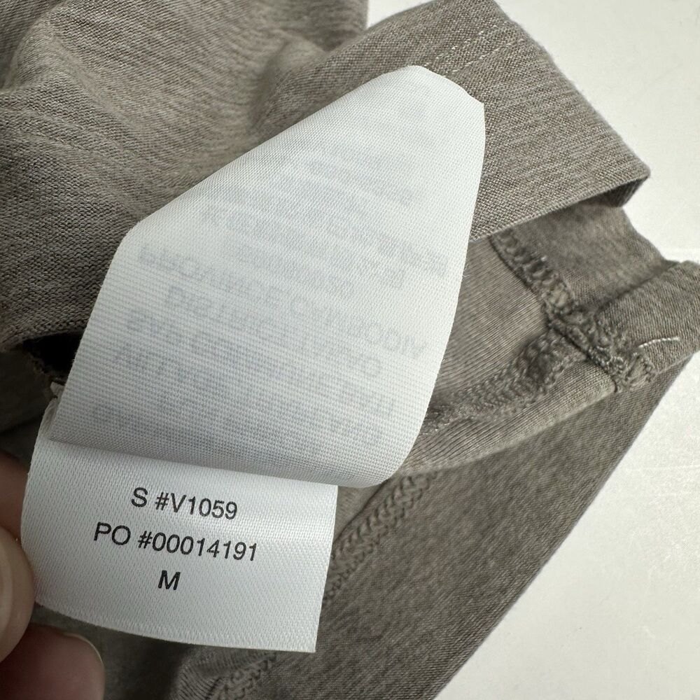 Vuori Short Sleeve Strato Pocket Tee Sz Medium Relaxed Fit Taupe Heather Stretch - Picture 7 of 10